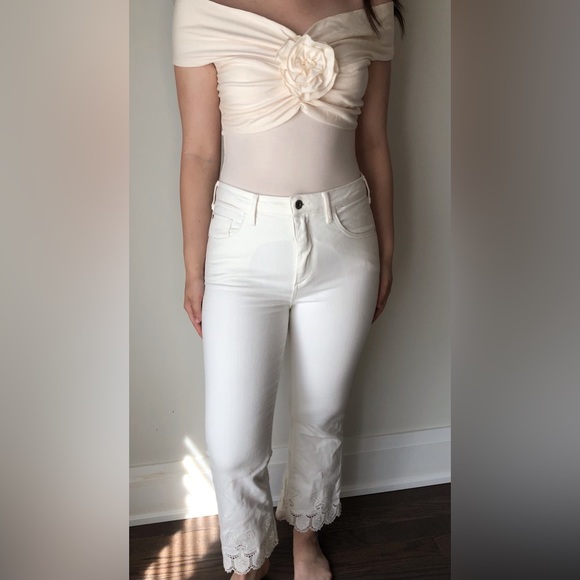 Anthropologie - Pilcro Embroidered Hem Flare Cropped Jean - Picture 3 of 14